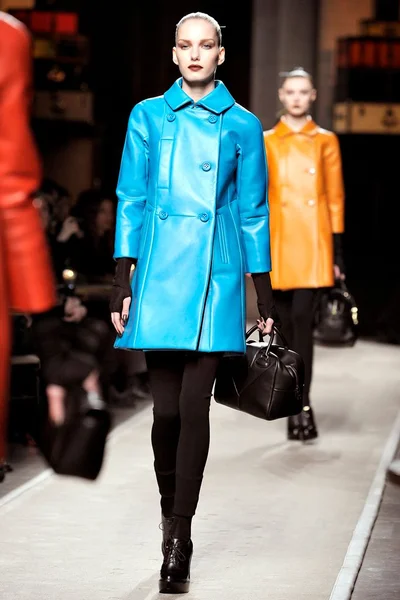 Look 24